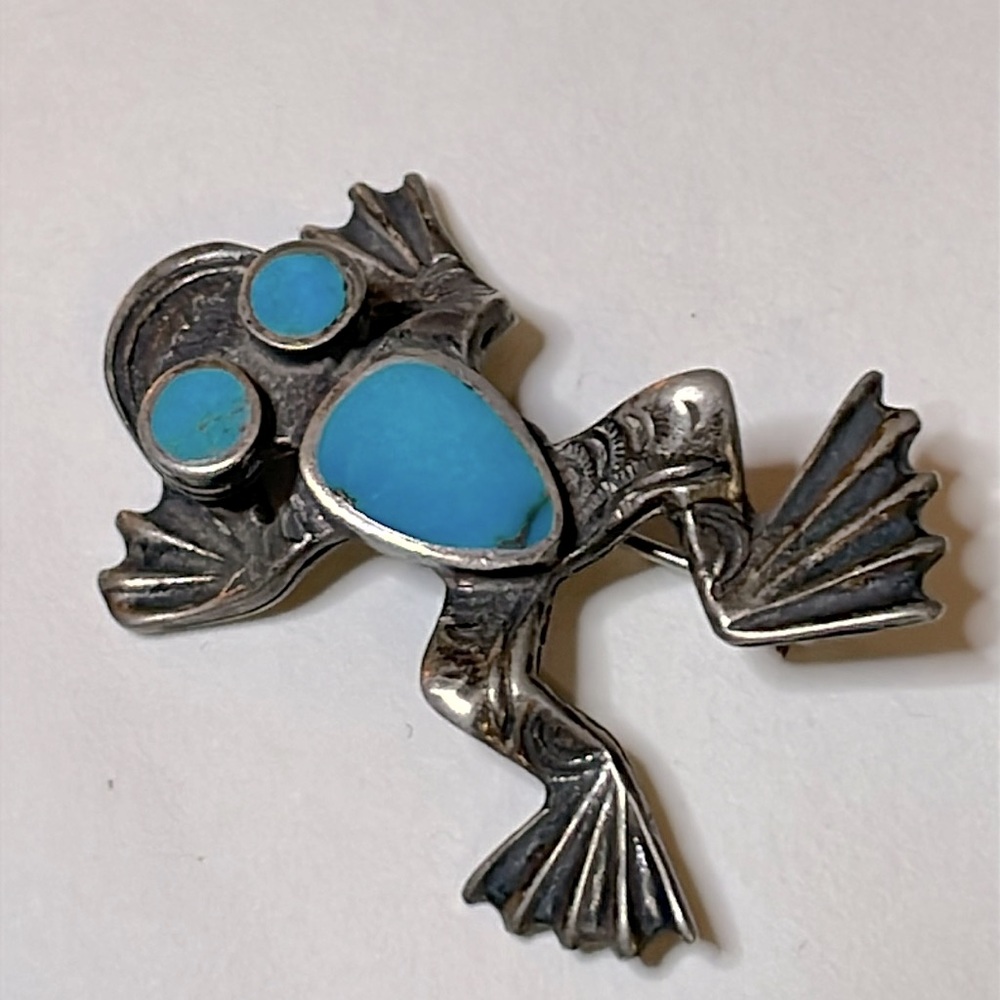 Native American Silver Frog Pin Handmade with Turquoise Inlay Eyes and Back